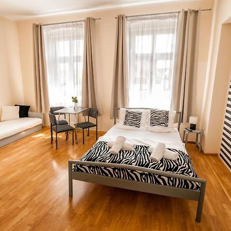 Lew Hostel Иновроцлав Экстерьер фото