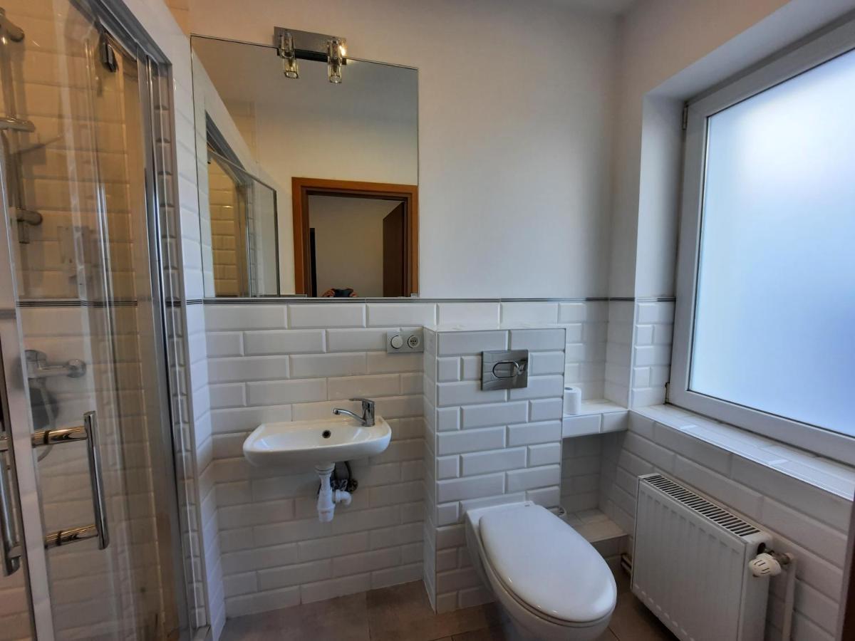 Lew Hostel Иновроцлав Экстерьер фото