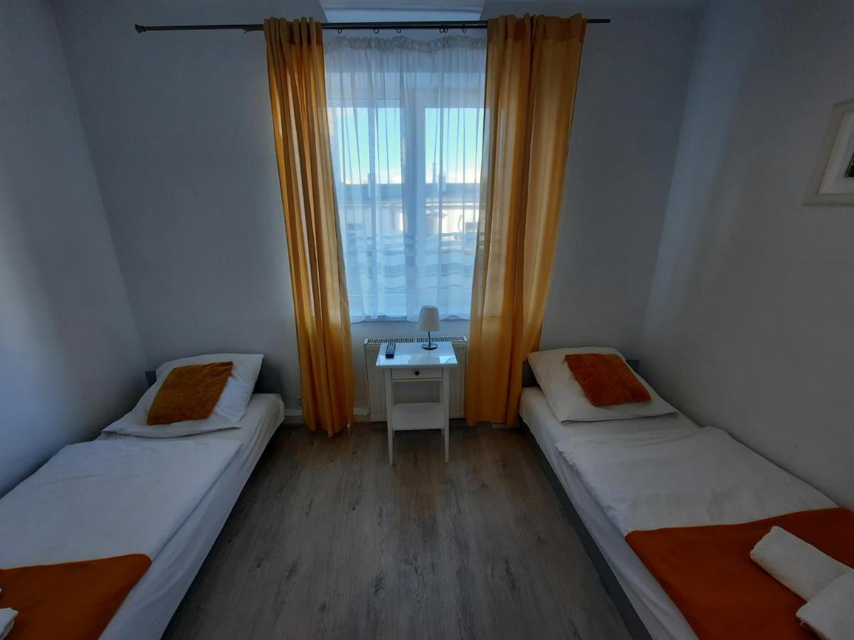 Lew Hostel Иновроцлав Экстерьер фото