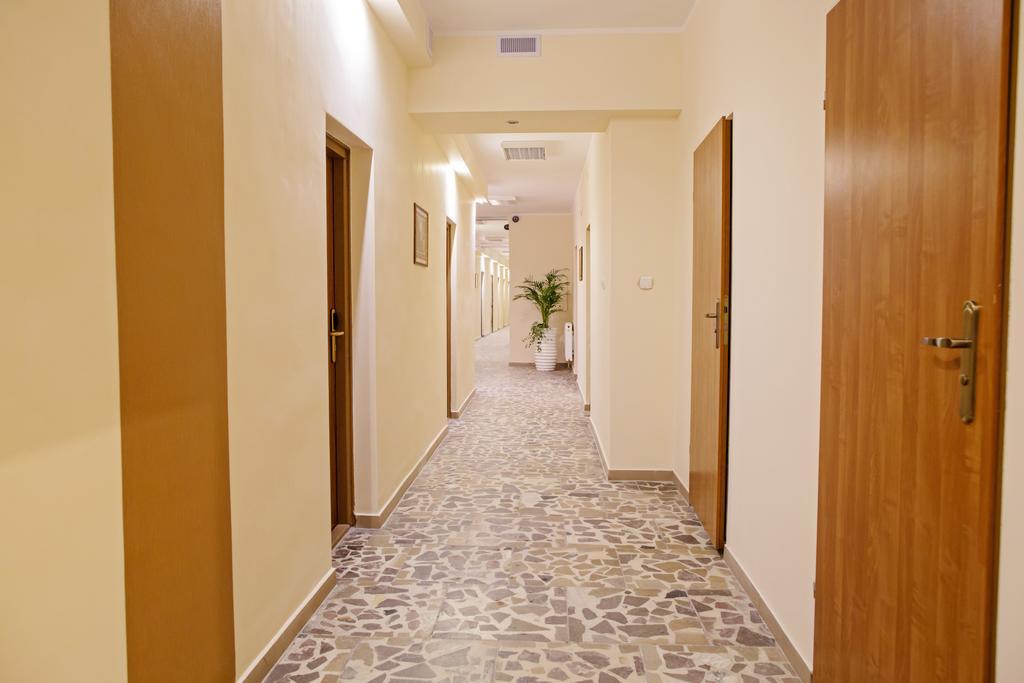Lew Hostel Иновроцлав Экстерьер фото
