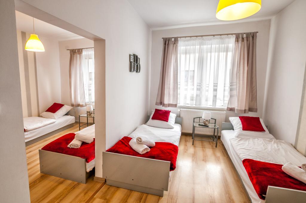 Lew Hostel Иновроцлав Экстерьер фото