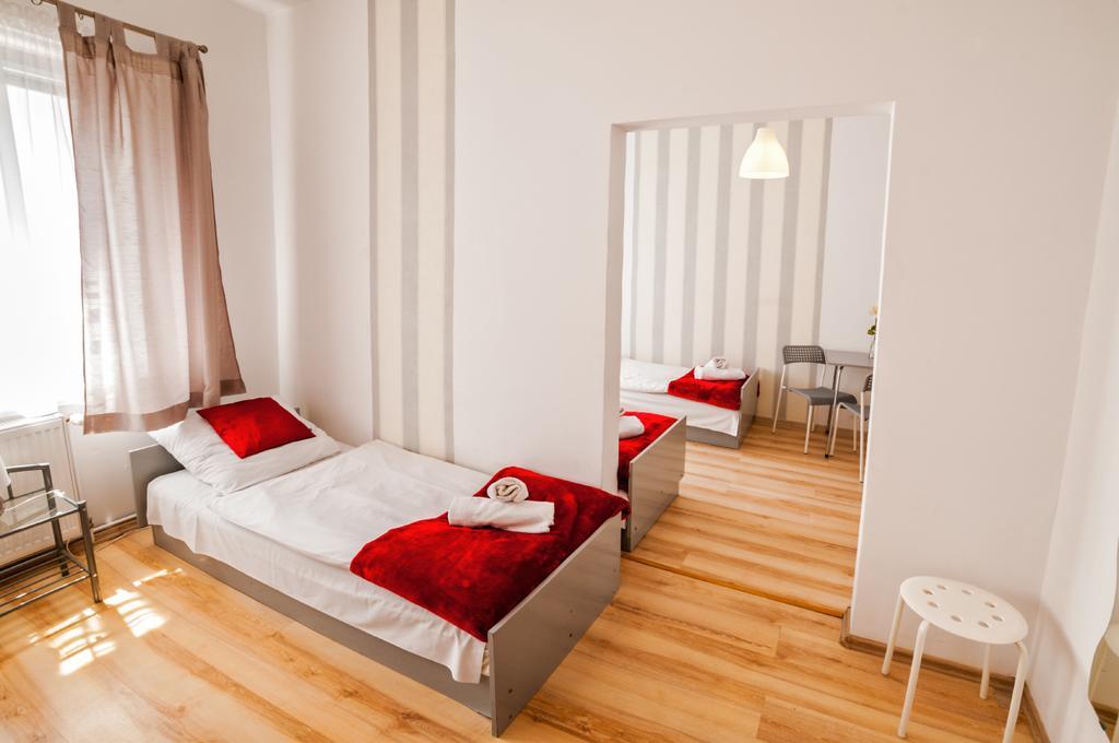 Lew Hostel Иновроцлав Экстерьер фото