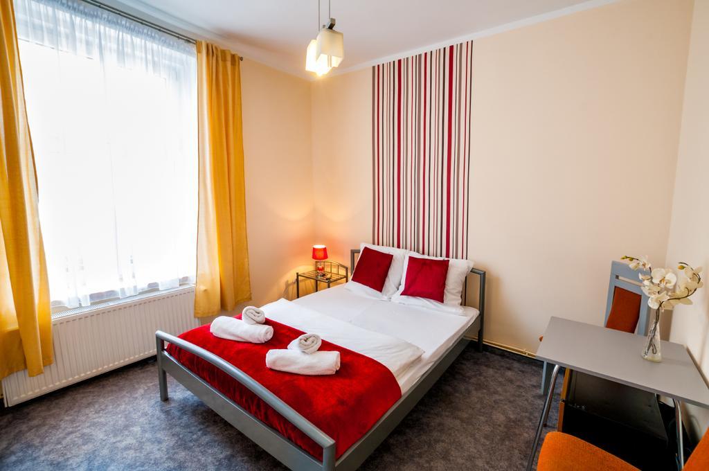 Lew Hostel Иновроцлав Экстерьер фото