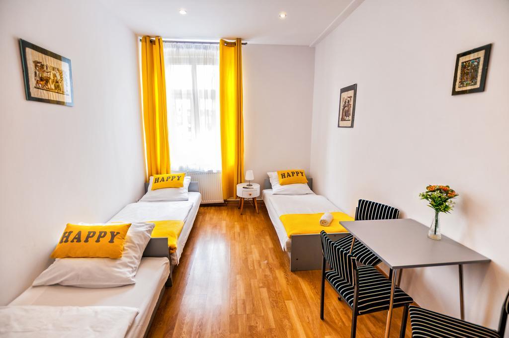 Lew Hostel Иновроцлав Экстерьер фото