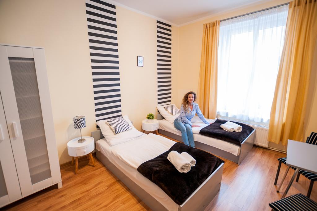 Lew Hostel Иновроцлав Экстерьер фото