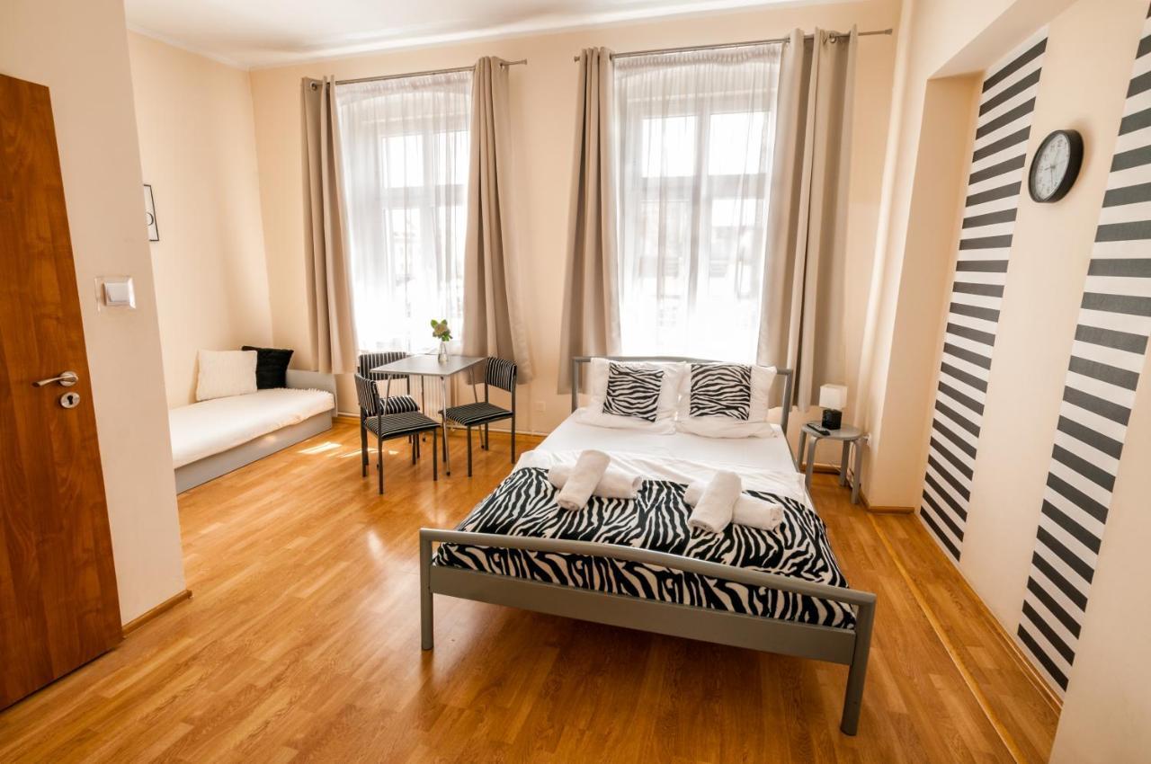 Lew Hostel Иновроцлав Экстерьер фото